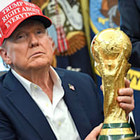 blatter warnt vor einer reise zur wm in den usa und gibt gründe für seine empfehlung ab.
