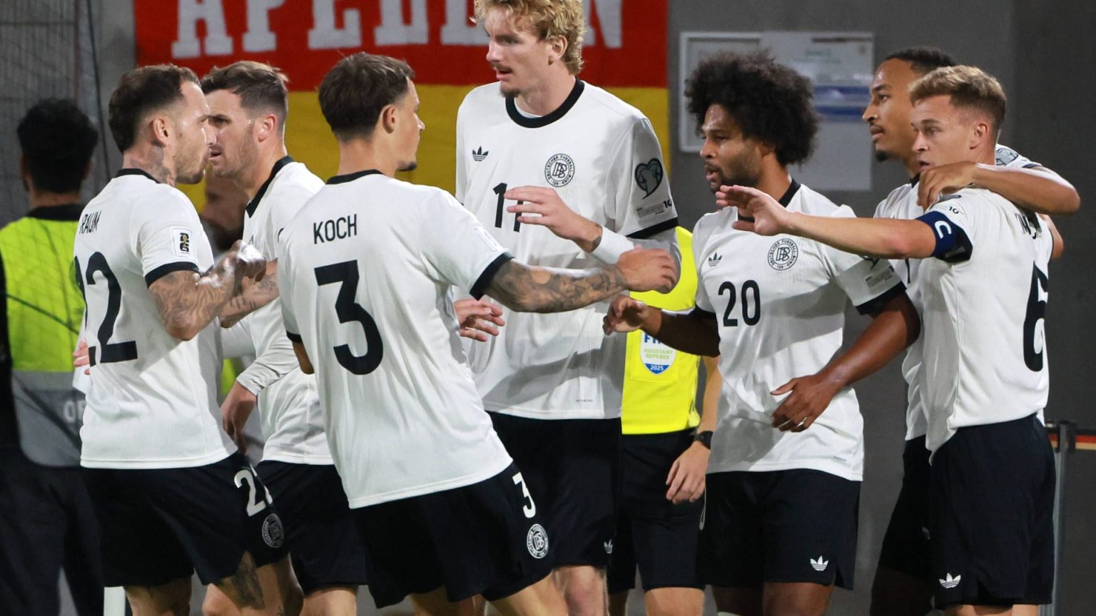 das offizielle auswärtstrikot der usa für die fußball-wm 2026 wurde enthüllt – entdecken sie design, farben und details des neuen trikots.