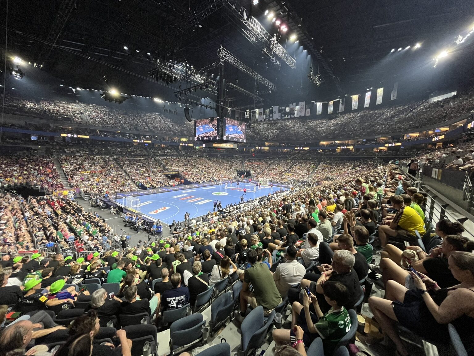 erfahren sie, wann die wm beginnt: datum, uhrzeit, spielpläne und feiern rund um das große fußballereignis.
